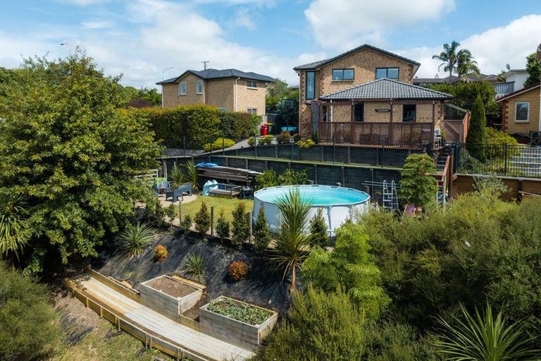 Photo of property in 112 Grand Drive, Orewa, 0931