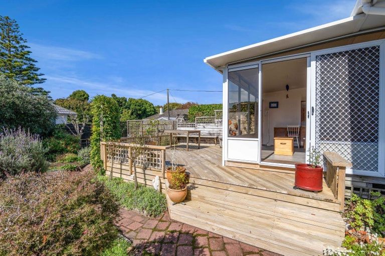Photo of property in 125 Seaview Road, Westown, New Plymouth, 4310