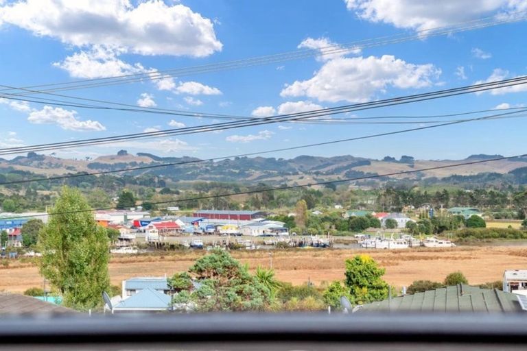 Photo of property in 19 Porter Crescent, Helensville, 0800