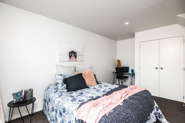 Photo of property in 106b Glanmire Road, Newlands, Wellington, 6037