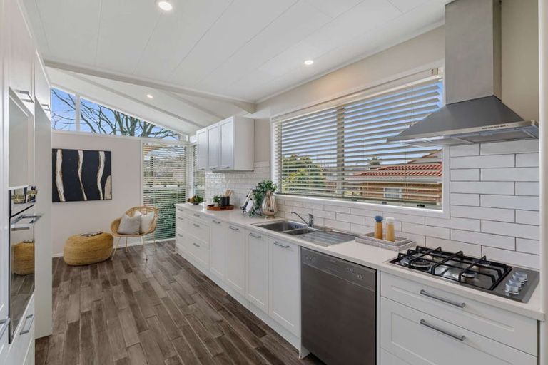 Photo of property in 47 Marvon Downs Avenue, Pakuranga Heights, Auckland, 2010