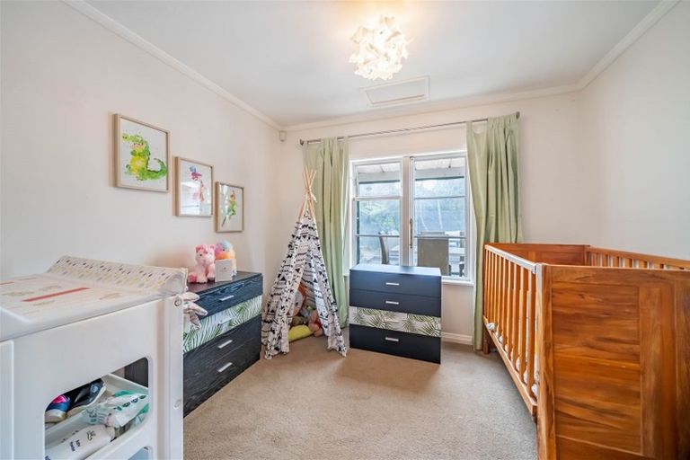Photo of property in 38 Jocelyn Crescent, Pinehaven, Upper Hutt, 5019