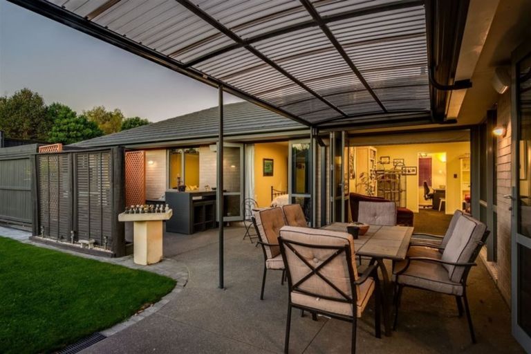 Photo of property in 31 Davaar Crescent, Broomfield, Christchurch, 8042