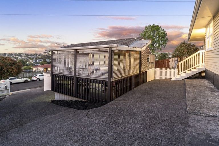 Photo of property in 21 Arlette Place, Massey, Auckland, 0614