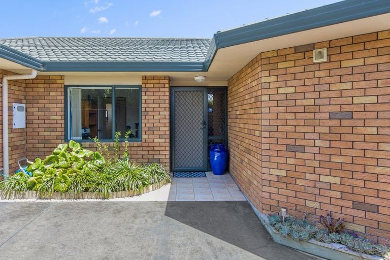 Photo of property in 18 Karamu Street, Te Atatu Peninsula, Auckland, 0610
