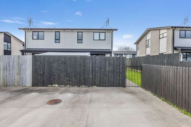 Photo of property in 27 Discovery Place, Marfell, New Plymouth, 4310