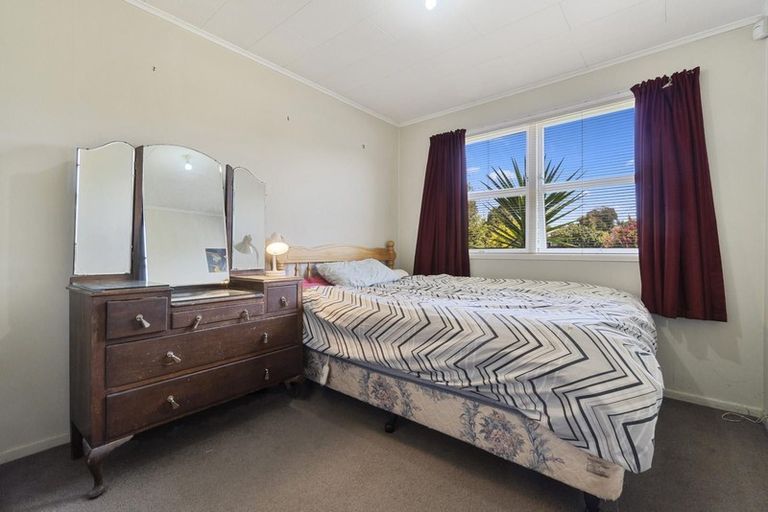 Photo of property in 24 Huruhuru Road, Massey, Auckland, 0614