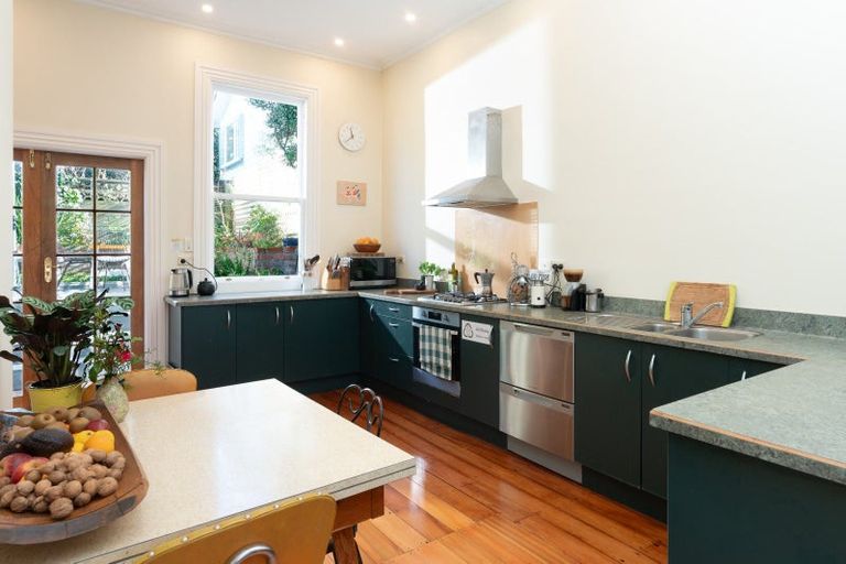 Photo of property in 62 Wright Street, Mount Cook, Wellington, 6021