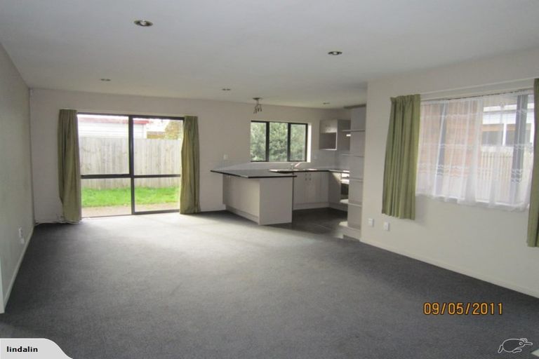 Photo of property in 27a Don Buck Road, Massey, Auckland, 0614