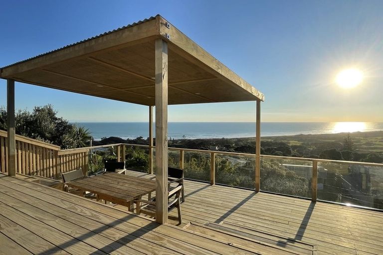 Photo of property in 91 Domain Crescent, Muriwai, Waimauku, 0881