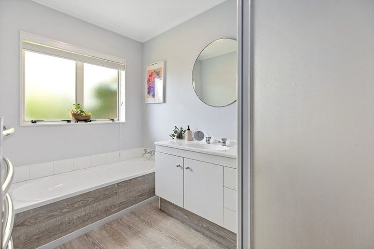 Photo of property in 10 Aldermen Avenue, Papamoa Beach, Papamoa, 3118