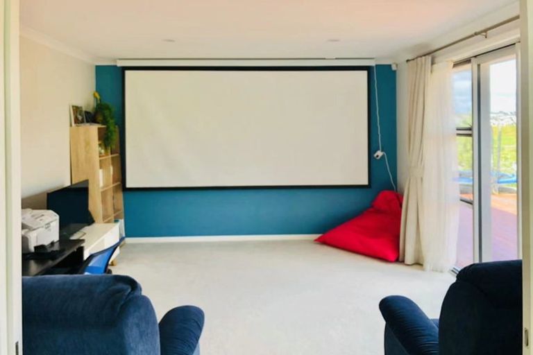 Photo of property in 11 Ian Gordon Lane, Orewa, 0931