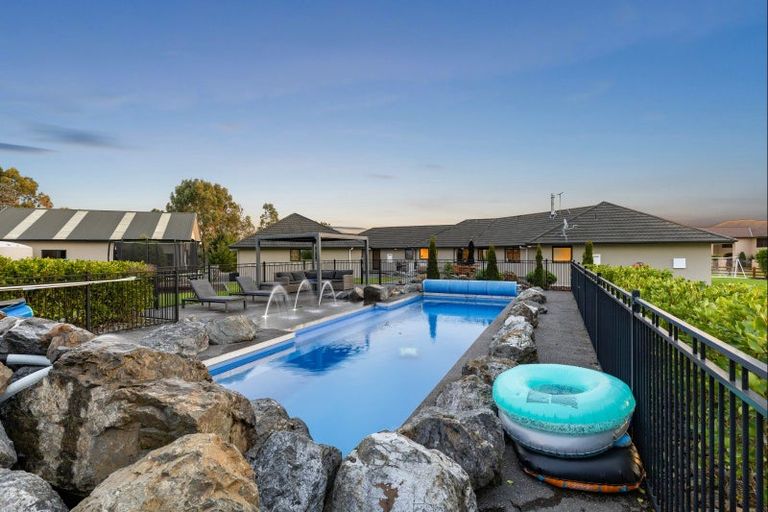 Photo of property in 44 Tutakarae Road, Kelvin Grove, Palmerston North, 4470