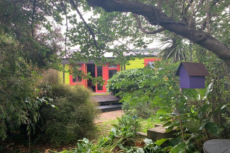 Photo of property in 28 Palm Avenue, Lyall Bay, Wellington, 6022