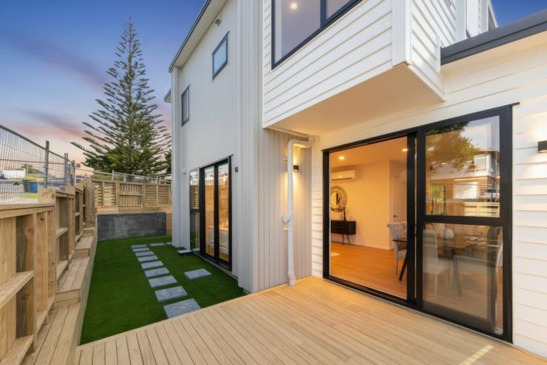 Photo of property in 7a Hewlett Road, Massey, Auckland, 0614