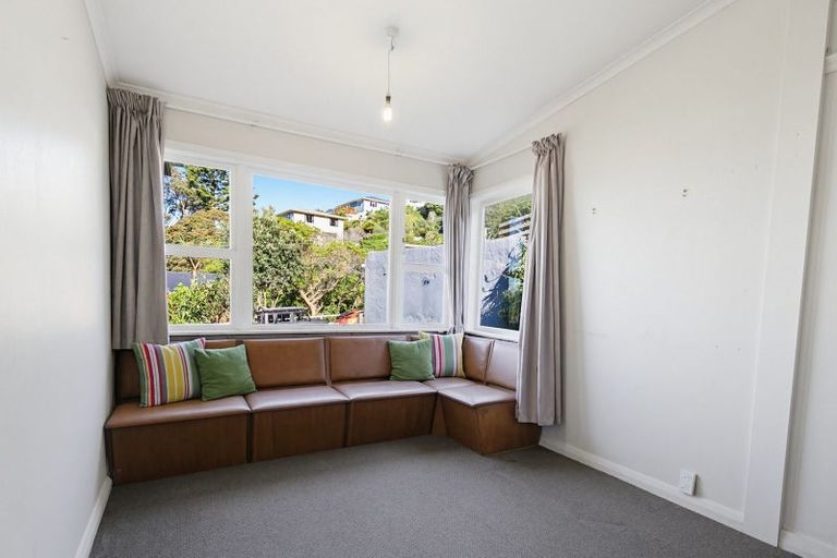 Photo of property in 14 Cave Road, Houghton Bay, Wellington, 6023