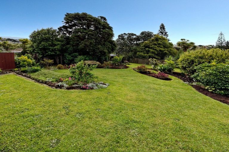 Photo of property in 12 Sunnylaw Place, Glen Eden, Auckland, 0602