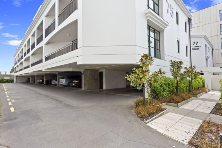 Photo of property in Regent Courts, 5/75 Gloucester Street, Christchurch Central, Christchurch, 8013