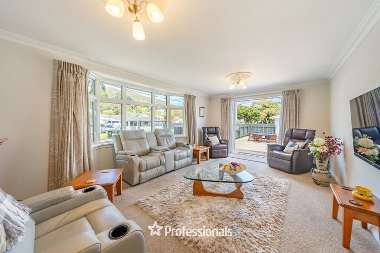 Photo of property in 32 Birdwood Road, Waterloo, Lower Hutt, 5011