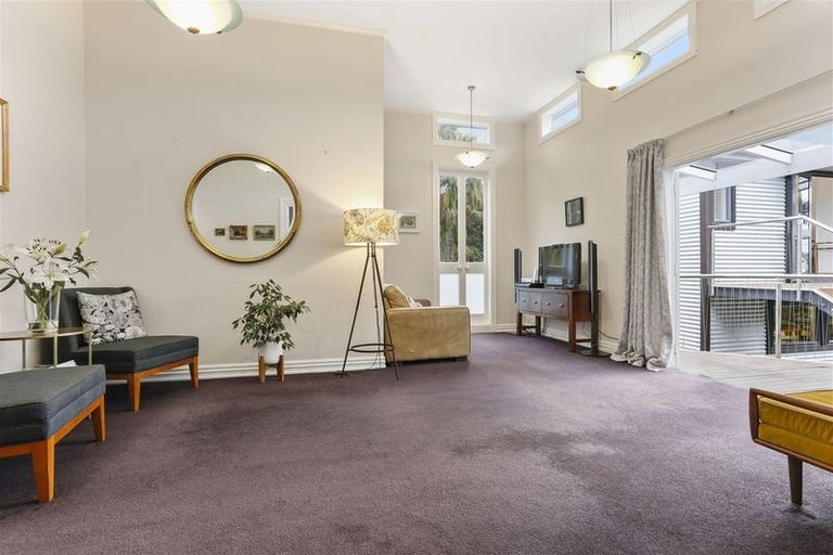 Photo of property in 58 Gladstone Road, Northcote, Auckland, 0627