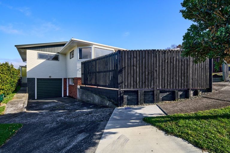 Photo of property in 18 Eastview Grove, Normandale, Lower Hutt, 5010