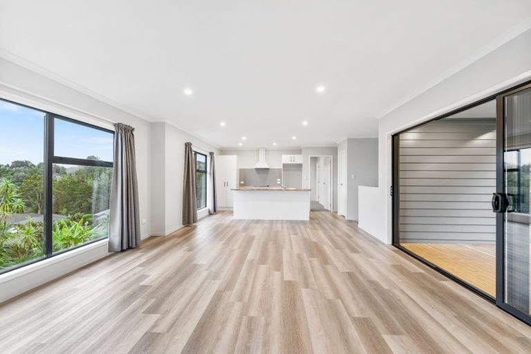 Photo of property in 18 Tieke Place, Horahora, Whangarei, 0110