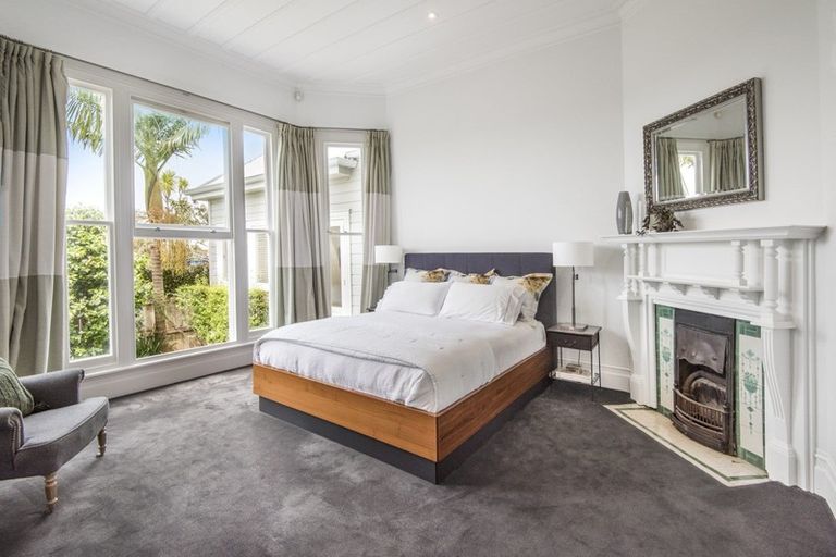 Photo of property in 29 Maritime Terrace, Birkenhead, Auckland, 0626