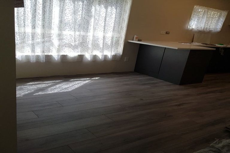 Photo of property in 9 Ryehill Close, New Lynn, Auckland, 0600