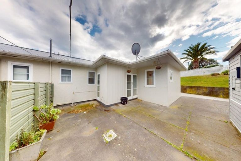 Photo of property in 48 Rangiora Street, Castlecliff, Whanganui, 4501