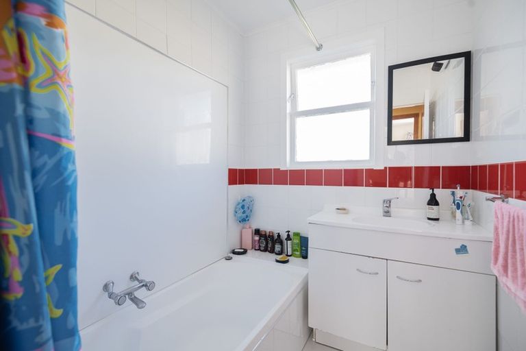 Photo of property in 31 Swansea Street, Cannons Creek, Porirua, 5024
