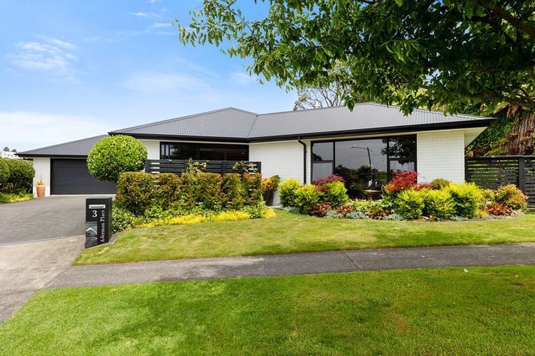 Photo of property in 3 Aderman Place, Hurworth, New Plymouth, 4310