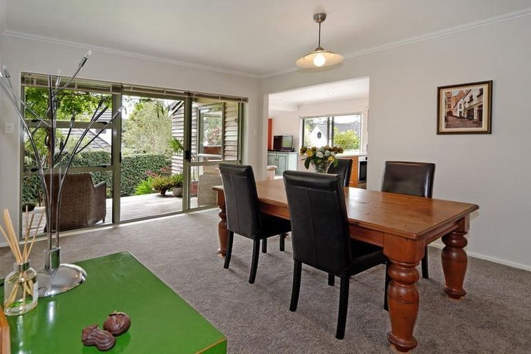 Photo of property in 13 La Roche Place, Northcote, Auckland, 0627
