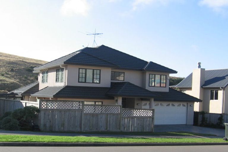 Photo of property in 42 Amesbury Drive, Churton Park, Wellington, 6037