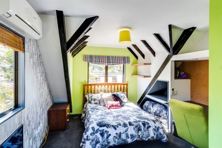 Photo of property in 27 Lowther Place, Taradale, Napier, 4112