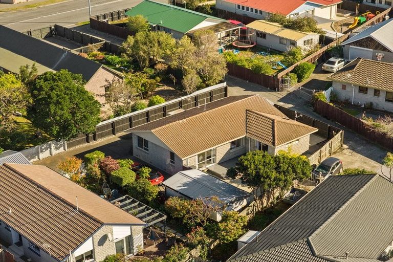 Photo of property in 1/102a Queenspark Drive, Parklands, Christchurch, 8083