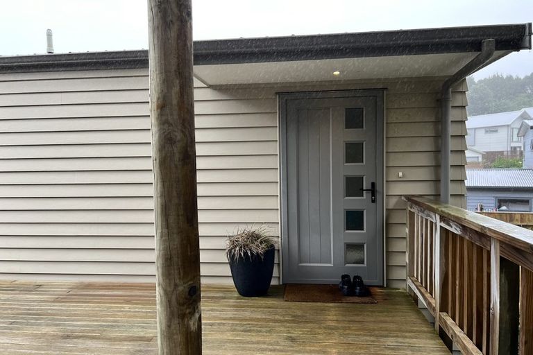 Photo of property in 61 Glanmire Road, Newlands, Wellington, 6037