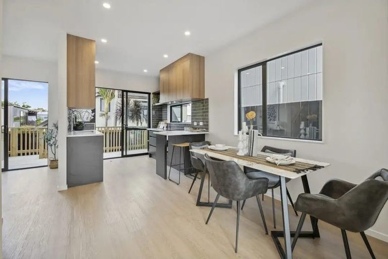 Photo of property in 73 Highland Park Drive, Botany Downs, Auckland, 2010