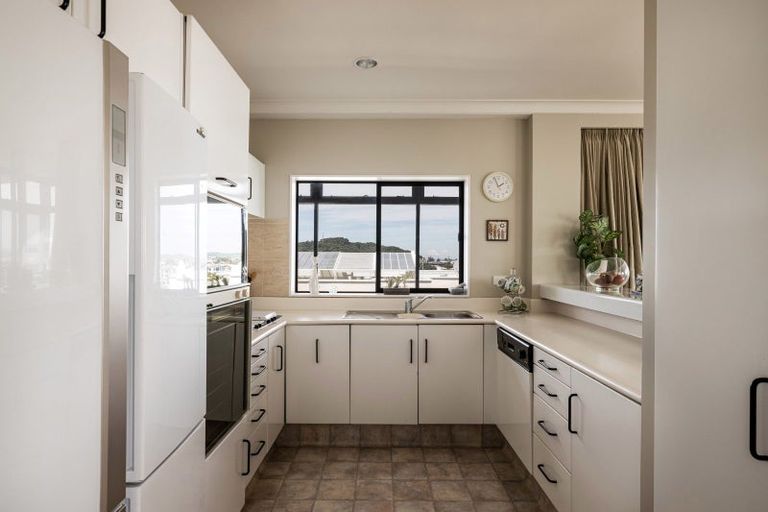 Photo of property in 21 Maunganui Road, Mount Maunganui, 3116