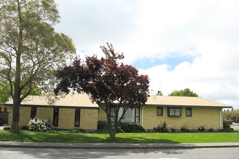 Photo of property in 2 Parkhouse Drive, Rangiora, 7400