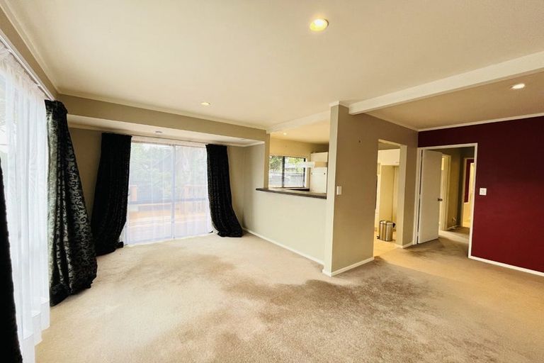 Photo of property in 2/4 Rakaia Rise, Clover Park, Auckland, 2019