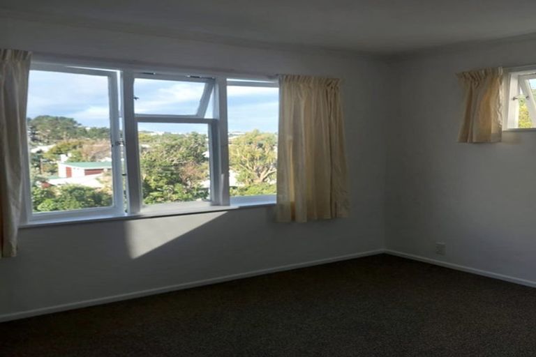 Photo of property in 32 Arapiko Street, Johnsonville, Wellington, 6037