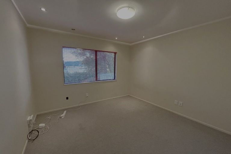 Photo of property in 9 Monarch Grove, Maoribank, Upper Hutt, 5018