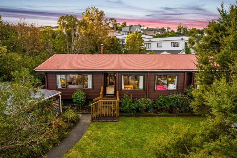 Photo of property in 124 West Harbour Drive, West Harbour, Auckland, 0618