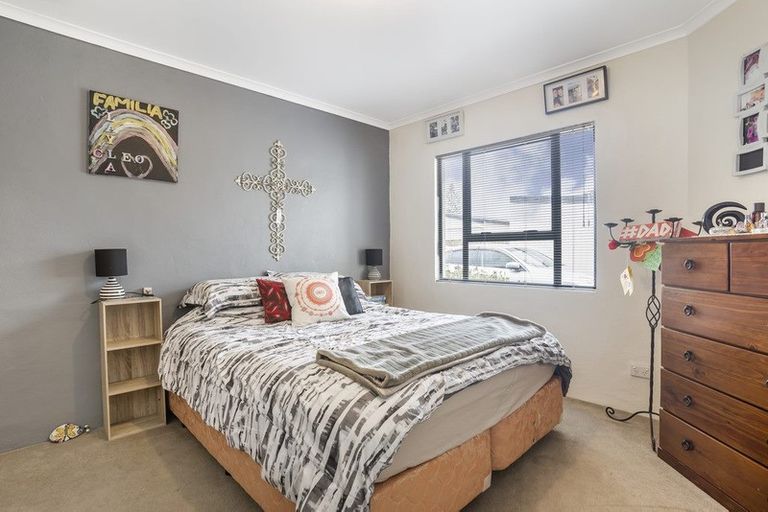 Photo of property in 24 Makiri Street, Helensville, 0800