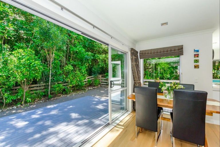 Photo of property in 13 Kakariki Grove, Waikanae, 5036
