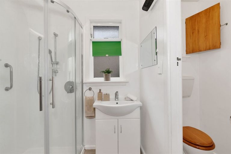 Photo of property in 8 Manor Place, Bryndwr, Christchurch, 8053