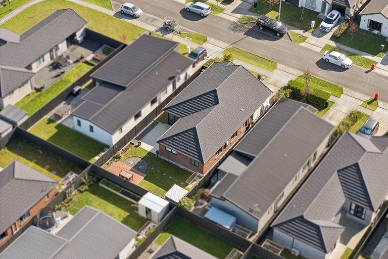Photo of property in 17 Te Kaeaea Crescent, Wallaceville, Upper Hutt, 5018