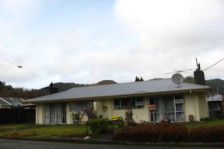 Photo of property in 7- 9 Don Street, Reefton, 7830