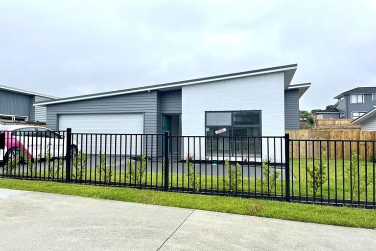 Photo of property in 11 Taikura Avenue, Red Beach, 0932