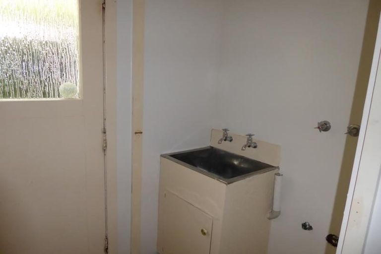 Photo of property in 9 Hungerford Road, Lyall Bay, Wellington, 6022